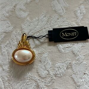 Vintage Monet Faux Pearl Slide